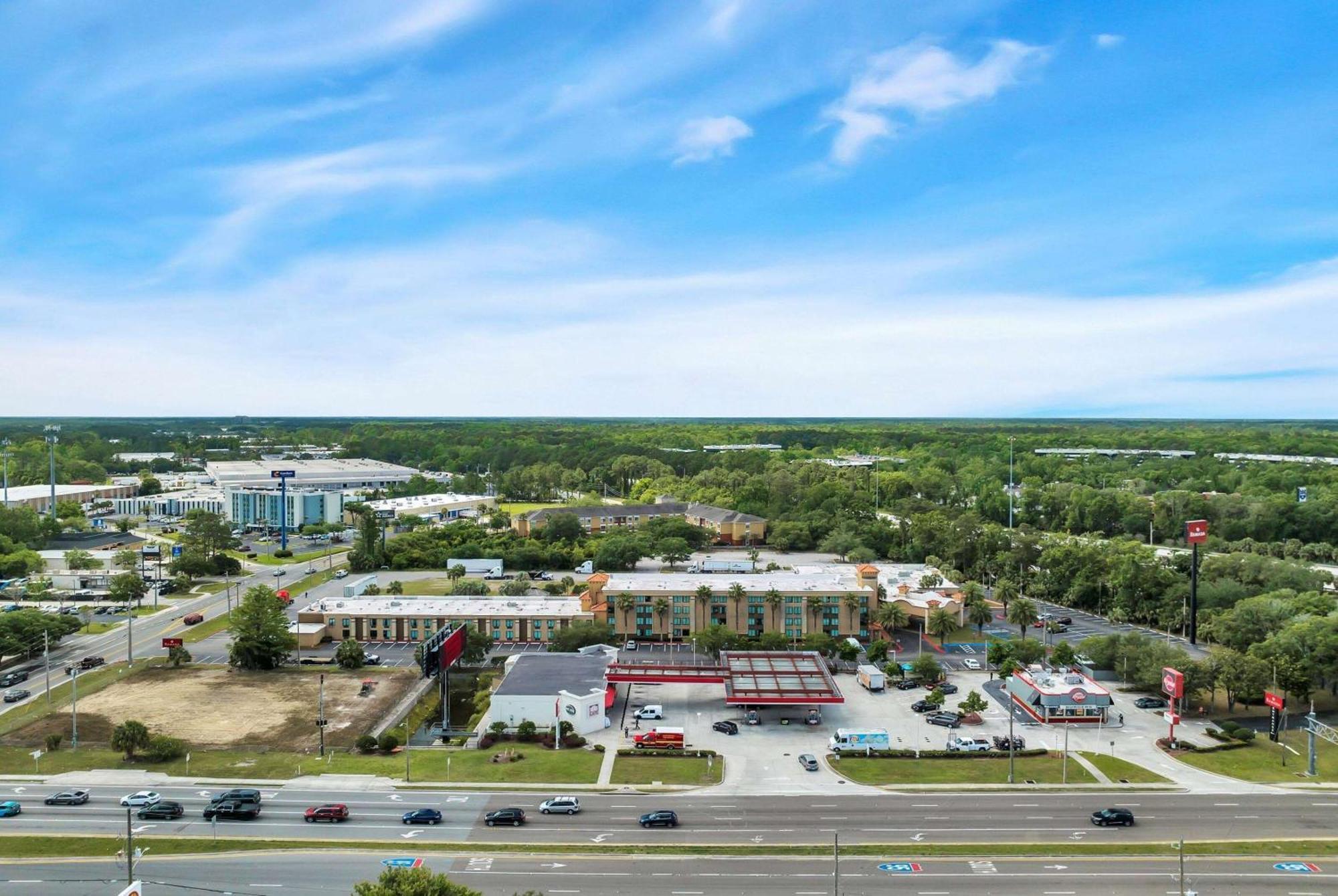 Ramada By Wyndham Jacksonville I-95 By Butler Blvd Εξωτερικό φωτογραφία